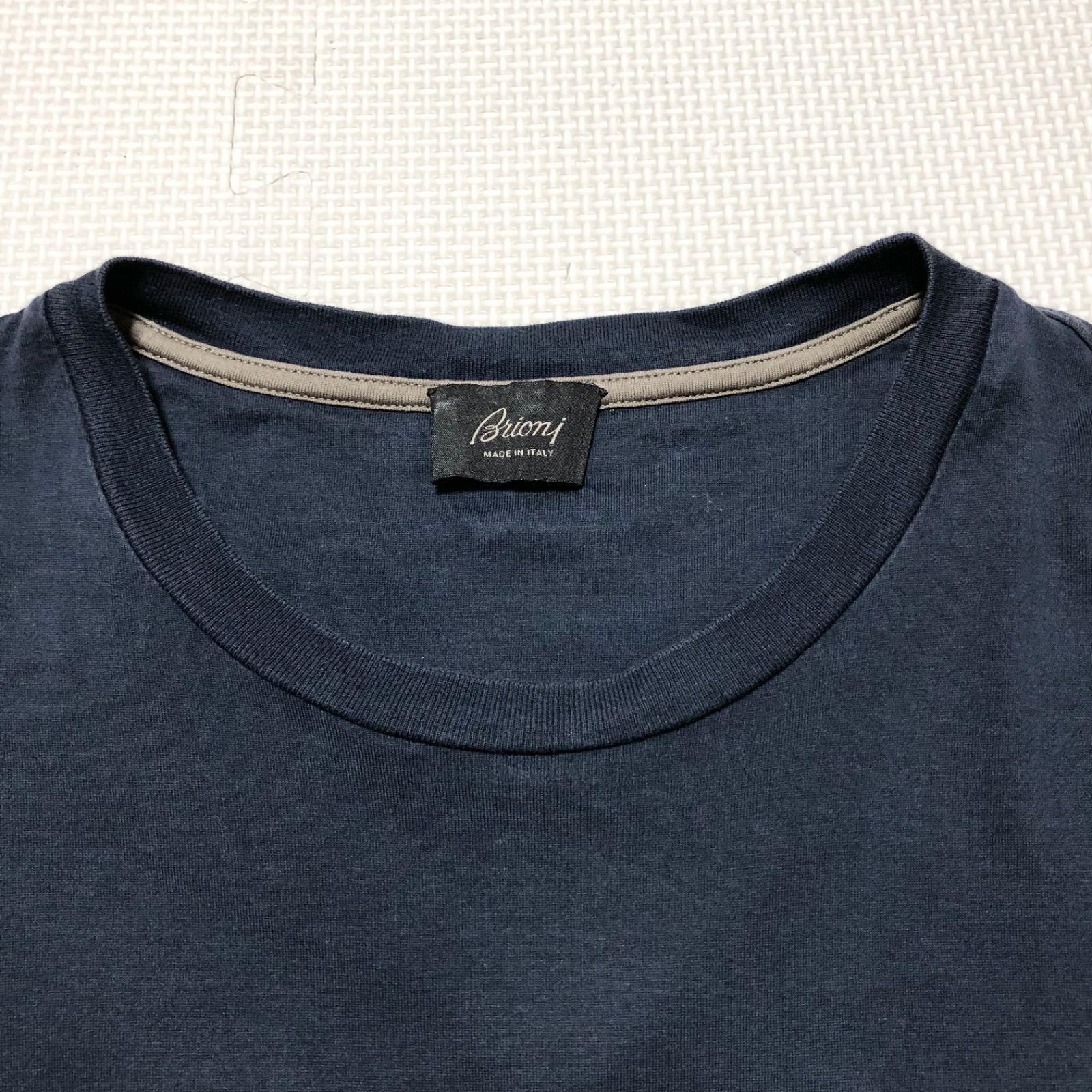 極美品　Brioni　ブリオーニ　ロゴ刻印　ストレートデニム　牛革使用 □美品□Brioni ブリオーニ 半袖Tシャツ 後ろ首下ワンポイント