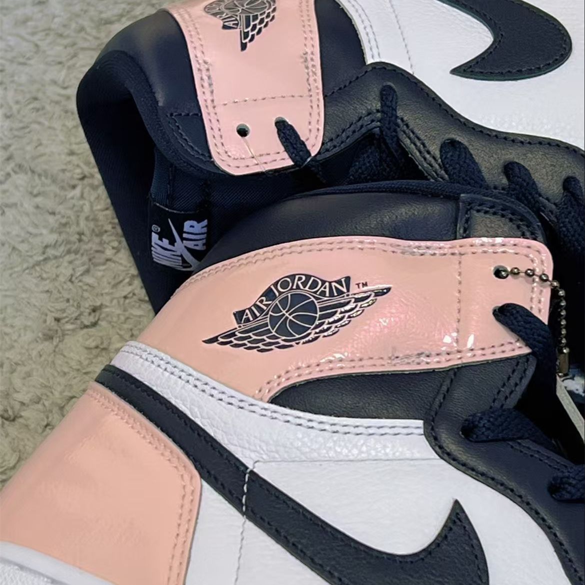 NIKE WMNS AIR JORDAN 1 RETRO HIGH OG SE "CHEWING GUM" ATMOSPHERE/WHITE-LASER PINK-OBSIDIAN