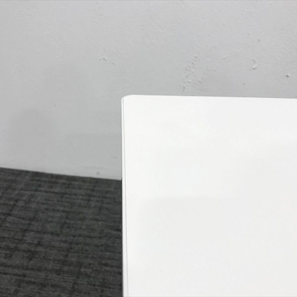 オカムラ ホワイト