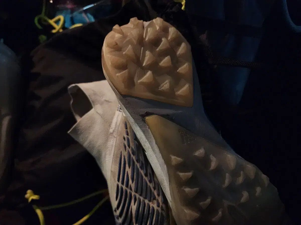 adidas アディダス プレデター これらはフットサルシューズです エッジ tf サイズ 270 ストラップレス ニトロジェン