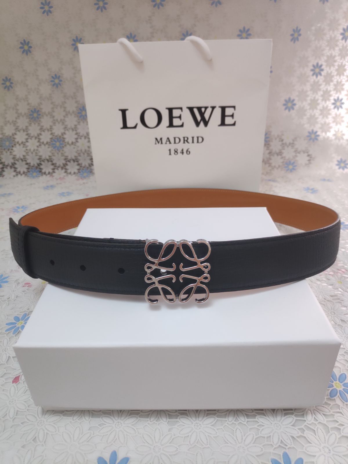 極美品！LOEWE ロエベ　最上級　シボレザー　シルバーバックルベルト 極美品！LOEWE ロエベ 最上級 シボレザー シルバーバックルベルト