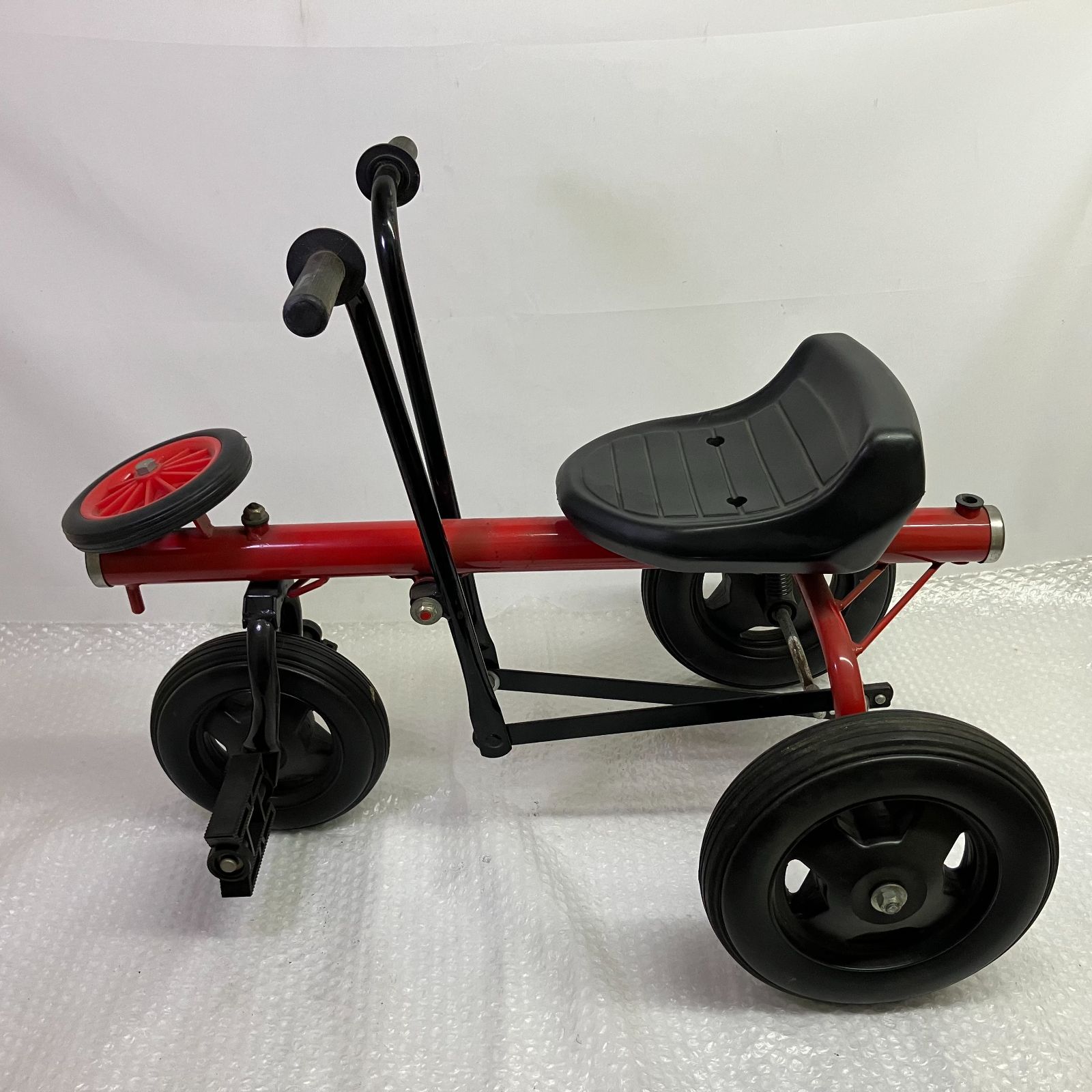 希少　珍品　三輪車　手漕ぎ レア】手漕ぎ三輪車・赤（437） - メルカリ