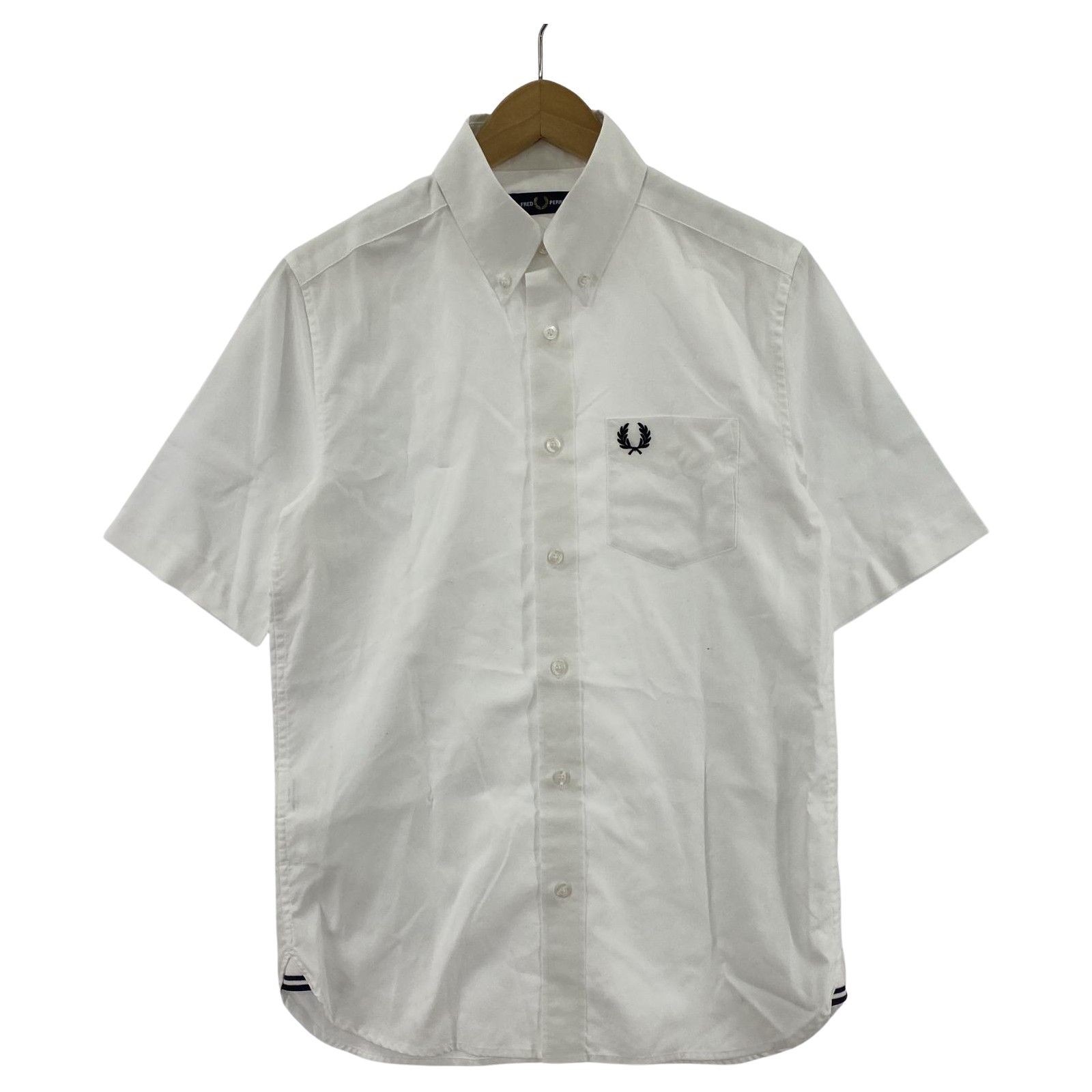 当社の FRED PERRY フレッドペリー ロゴ刺繍半袖シャツ sizeS/ホワイト トップス
