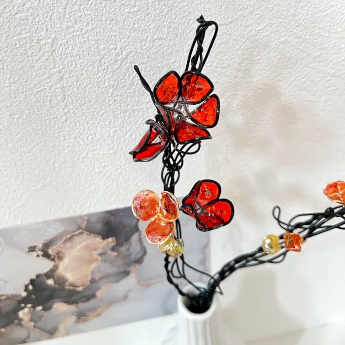 変な形の枝　梅の枝　 インテリア　ハンドメイド素材 立体＊梅の枝花＊ワイヤーフラワー - メルカリ