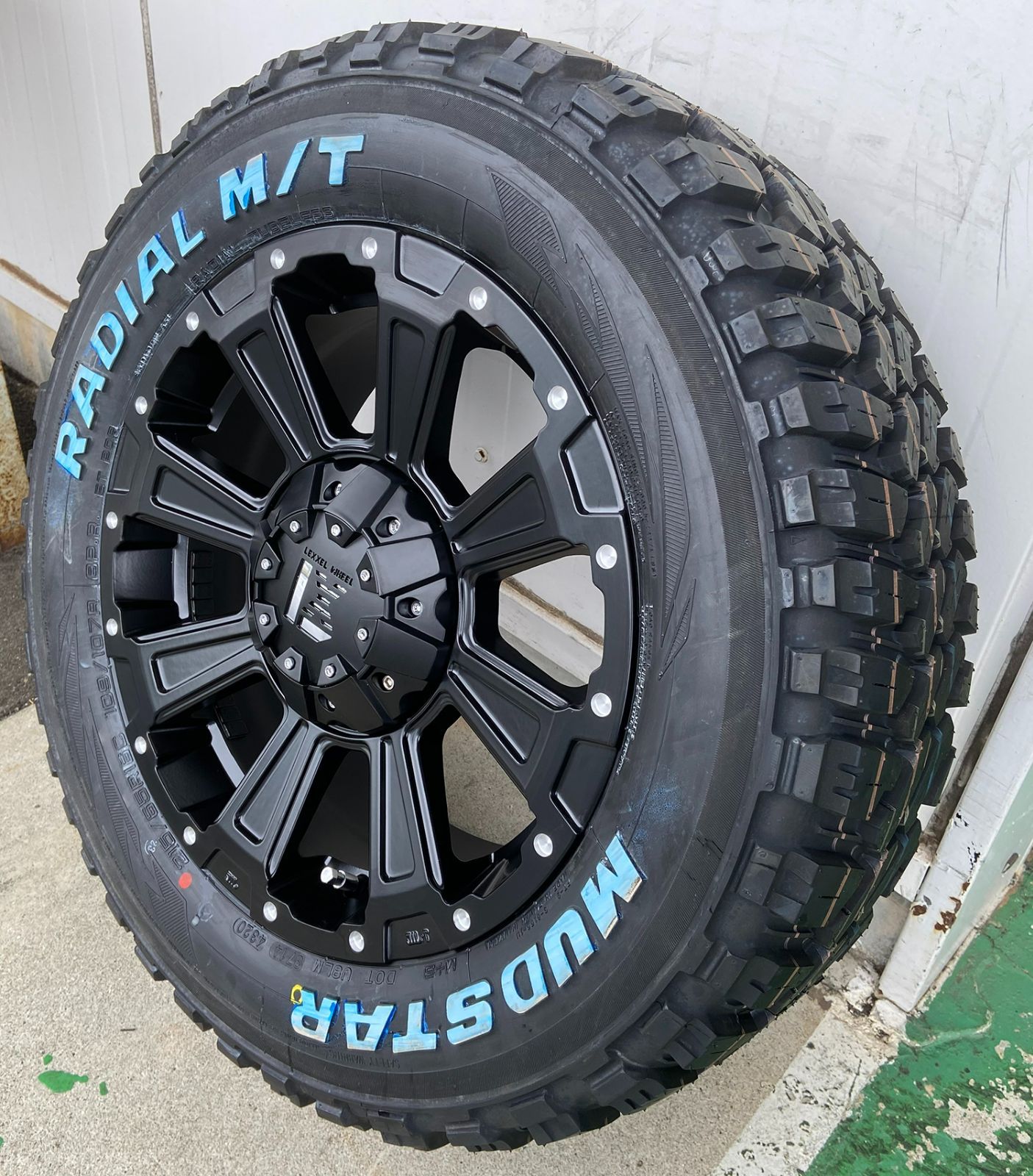 デリカD5 エクストレイル クロスロード ジューク CX5 タイヤホイールセット 16インチ DeathRock デスロック Mudstar  Radial M/T 215/70R16 215/65R16 - メルカリ