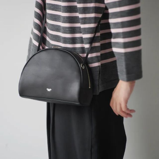 blancle ブランクレ | OILED SMOOTH LEATHER HALF CIRCLE SH black | ショルダーバッグ ボストン