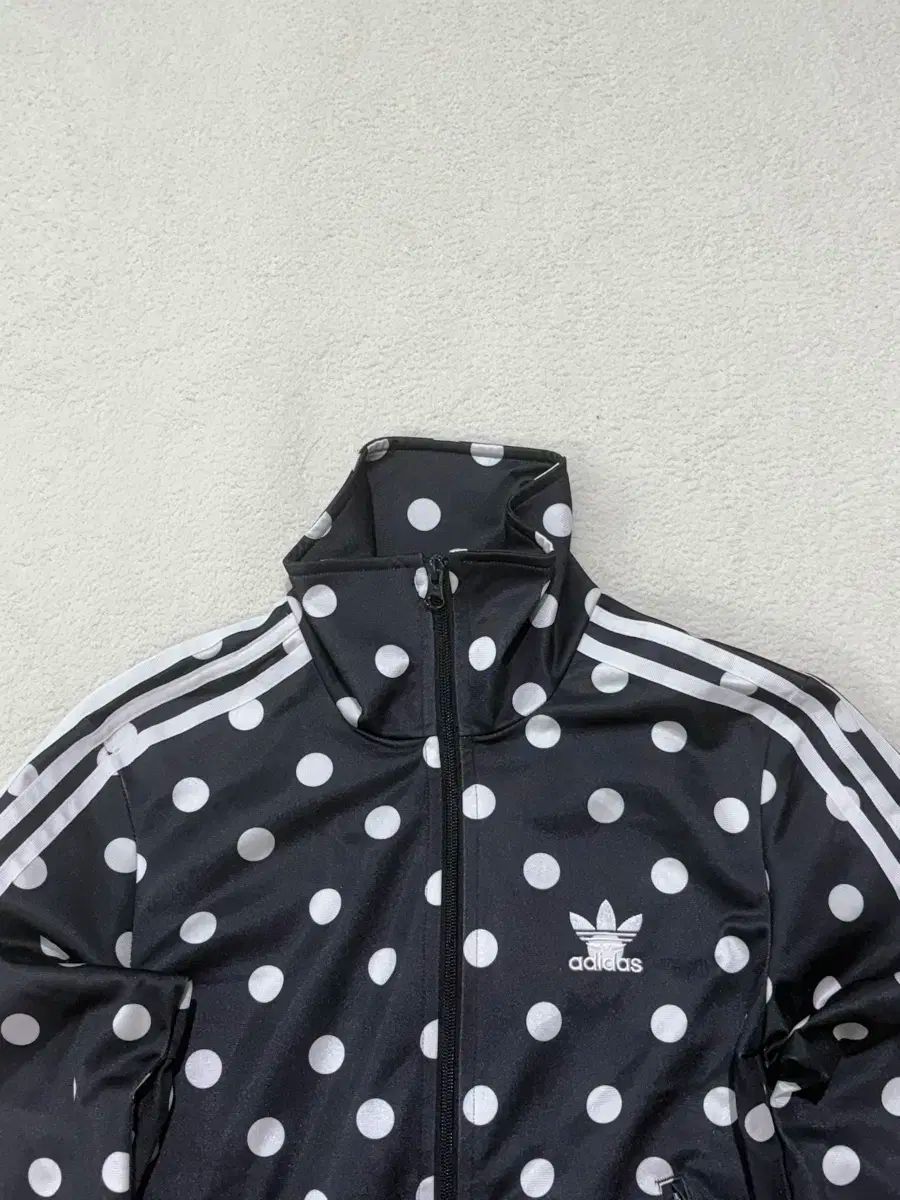  adidas アディダス ファイヤーバード ドット柄 黒 白 黒白 後ろロゴ 女性用ジャージ 90 その他 セットアップ