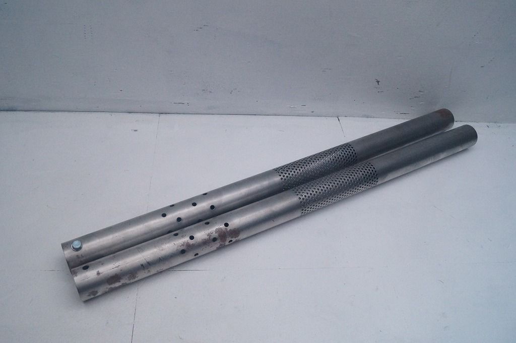 汎用　インナーサイレンサー　前長680ｍｍ　外形38ｍｍ　内径36ｍｍ　パンチ穴大5.5ｍｍ　パンチ穴小3.2ｍｍ　錆び