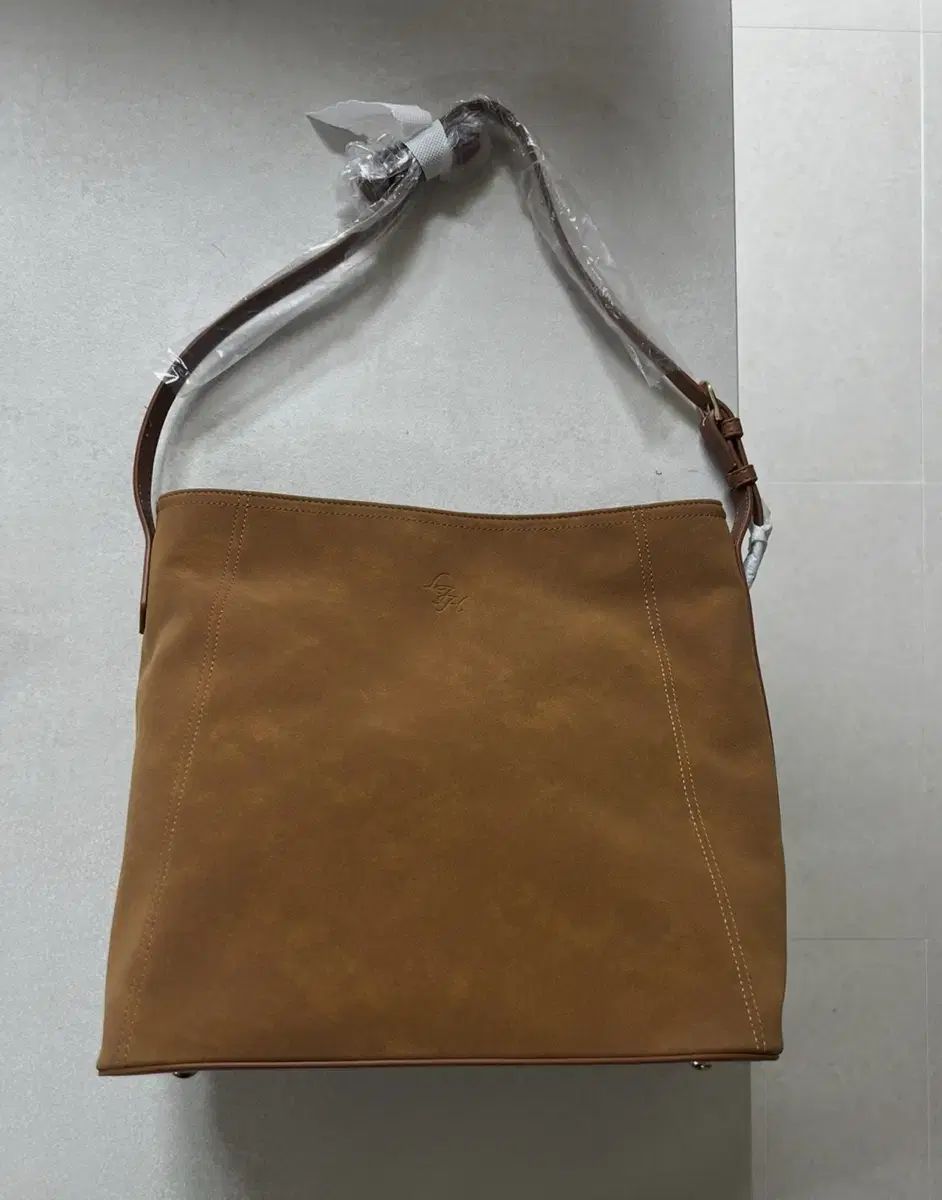 イ・ジュノ(LEE JUNHO) ミッドナイト スエード バッグ コレクション