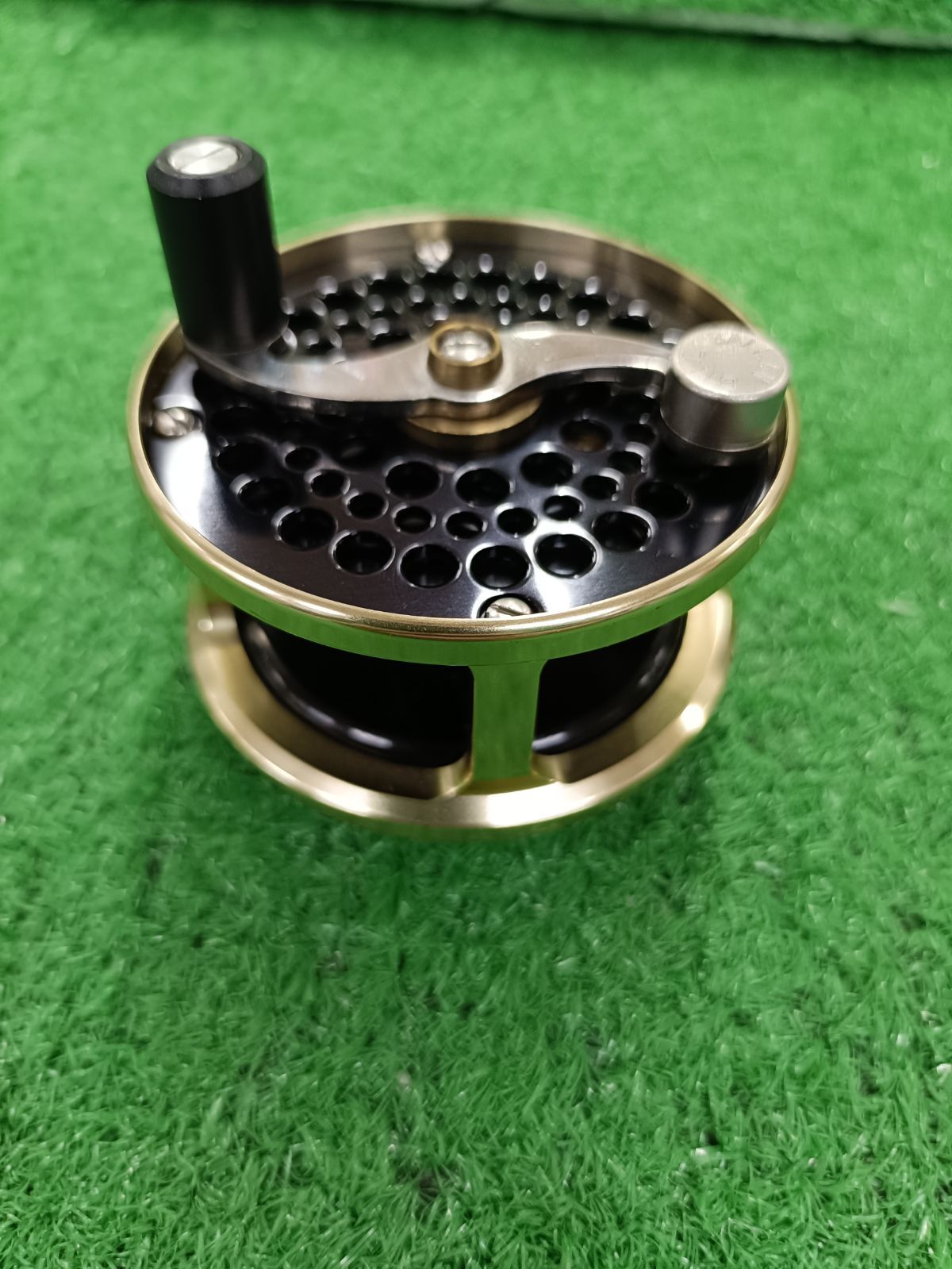 エアルーム ゴールド|ブラック