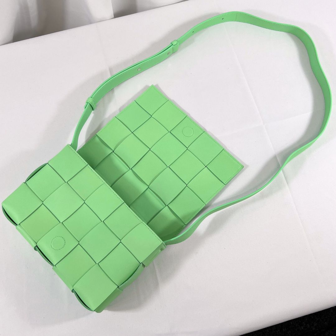 訳あり】新品・未使用 ボッテガ・ヴェネタ カセット ショルダー