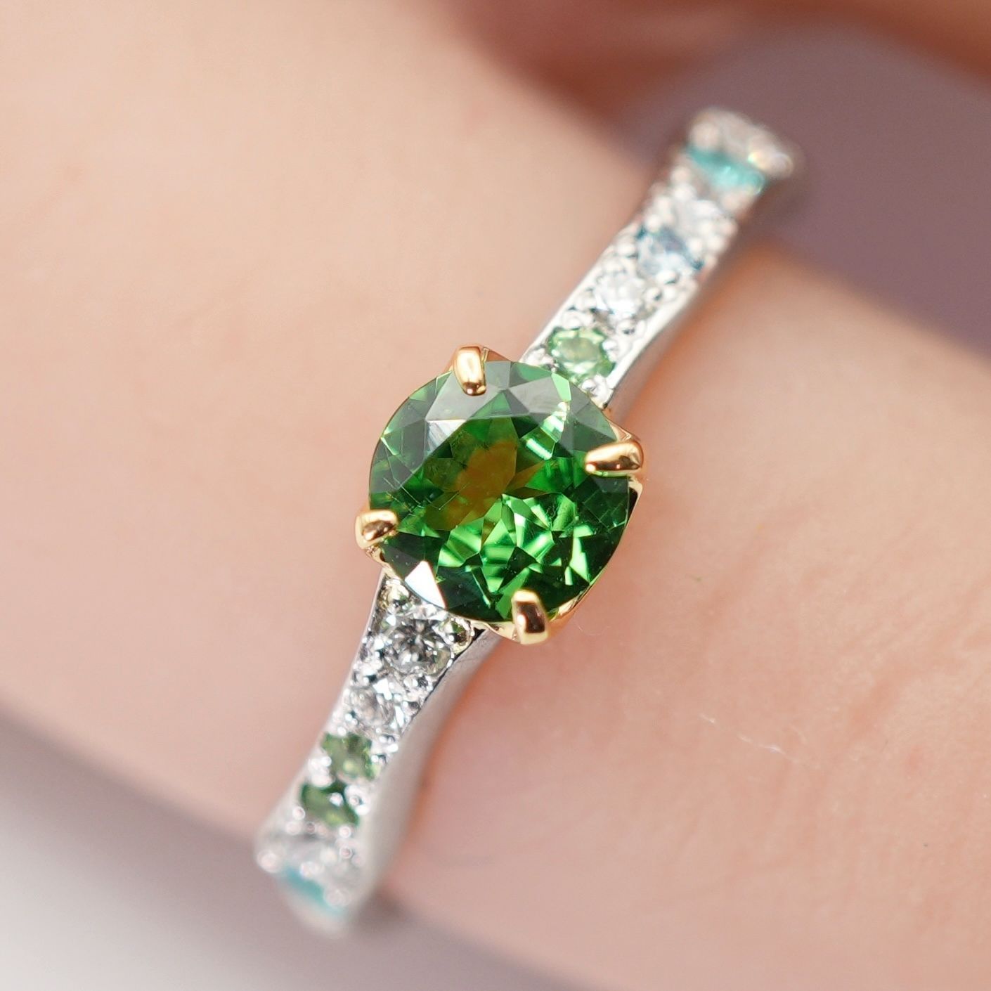 セイレーンアズーロ k18 グリーンガーネット リング