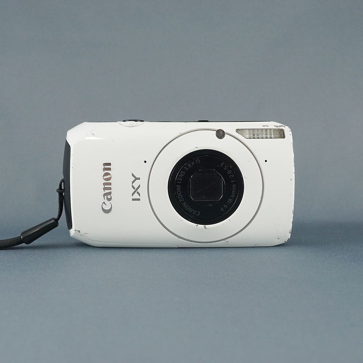 Canon IXY30S デジタルカメラホワイト 充電器・バッテリー・SDカードの