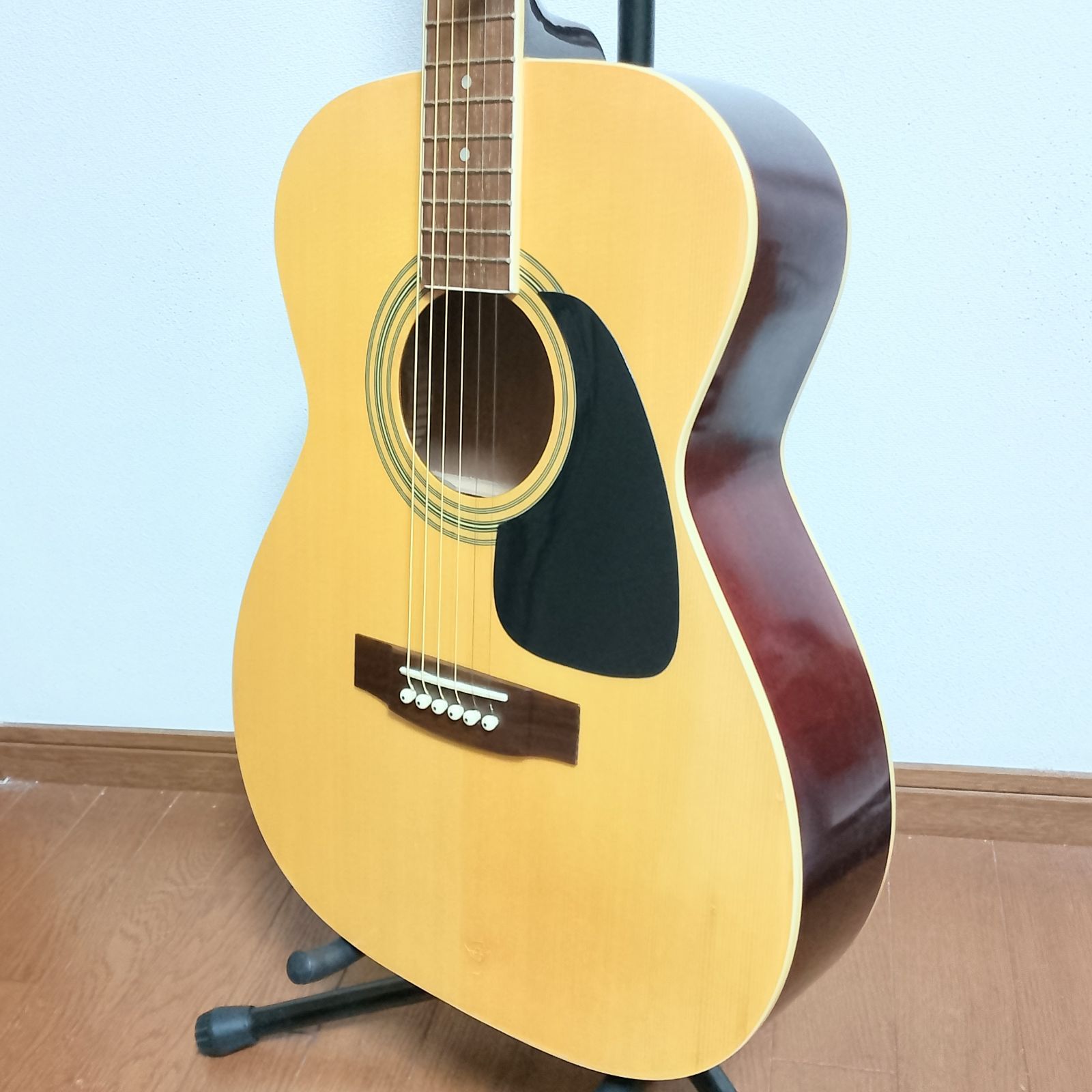 Takamine T-F1 N アコースティックギター 弦は に交換済み