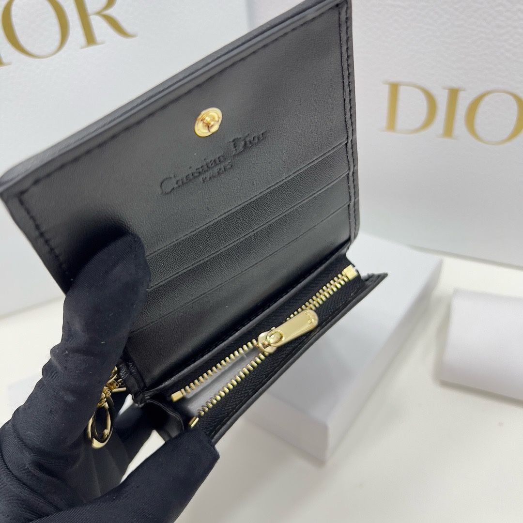 美品 DIORのミニ財布　ブラック 本日限定特価】Dior ミニレディディオール財布 秋冬新作