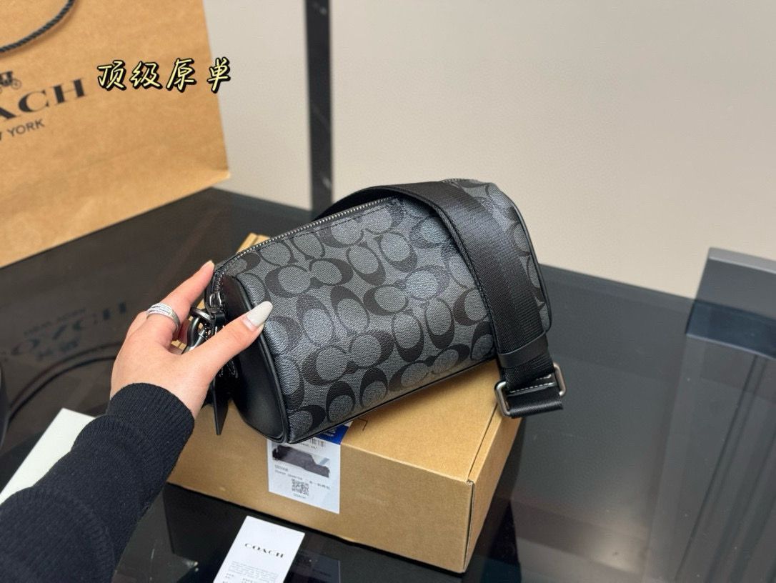 今日特価】COACH Axel モノグラム チューブバッグ 2Way-WTO輸入1