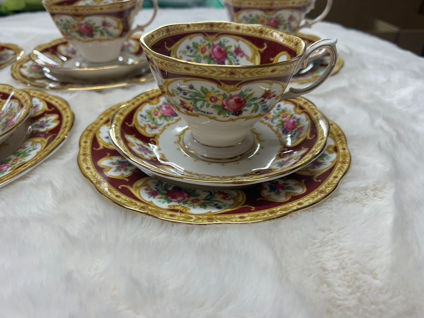 レア　英国製　ロイヤルアルバート　レディハミルトンのトリオ レア英国製ロイヤルアルバートレディハミルトンのトリオ