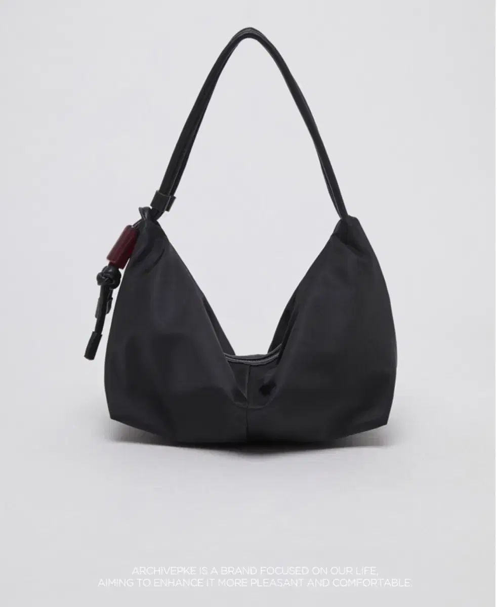★Archivepke★Puffy shoulder bag★Dust black★韓国★大人気★ EXCLUSIVE] Puffy shoulder bag(Dust black)_Archivépke - 코오롱몰