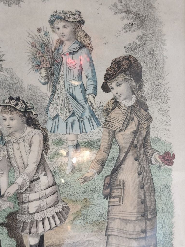 フランス アンティーク 木製　ファッションイラスト付き　フレーム　額 １９００年 フランス アンティーク 木製 ファッションイラスト付き フレーム 額