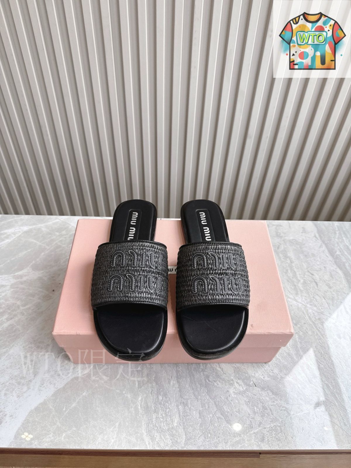 （sale)ミュウミュウ スリッパと下駄 女性 皮革 黒 スリッパ MiuMiu(ミュウミュウ) 靴・シューズ(レディース