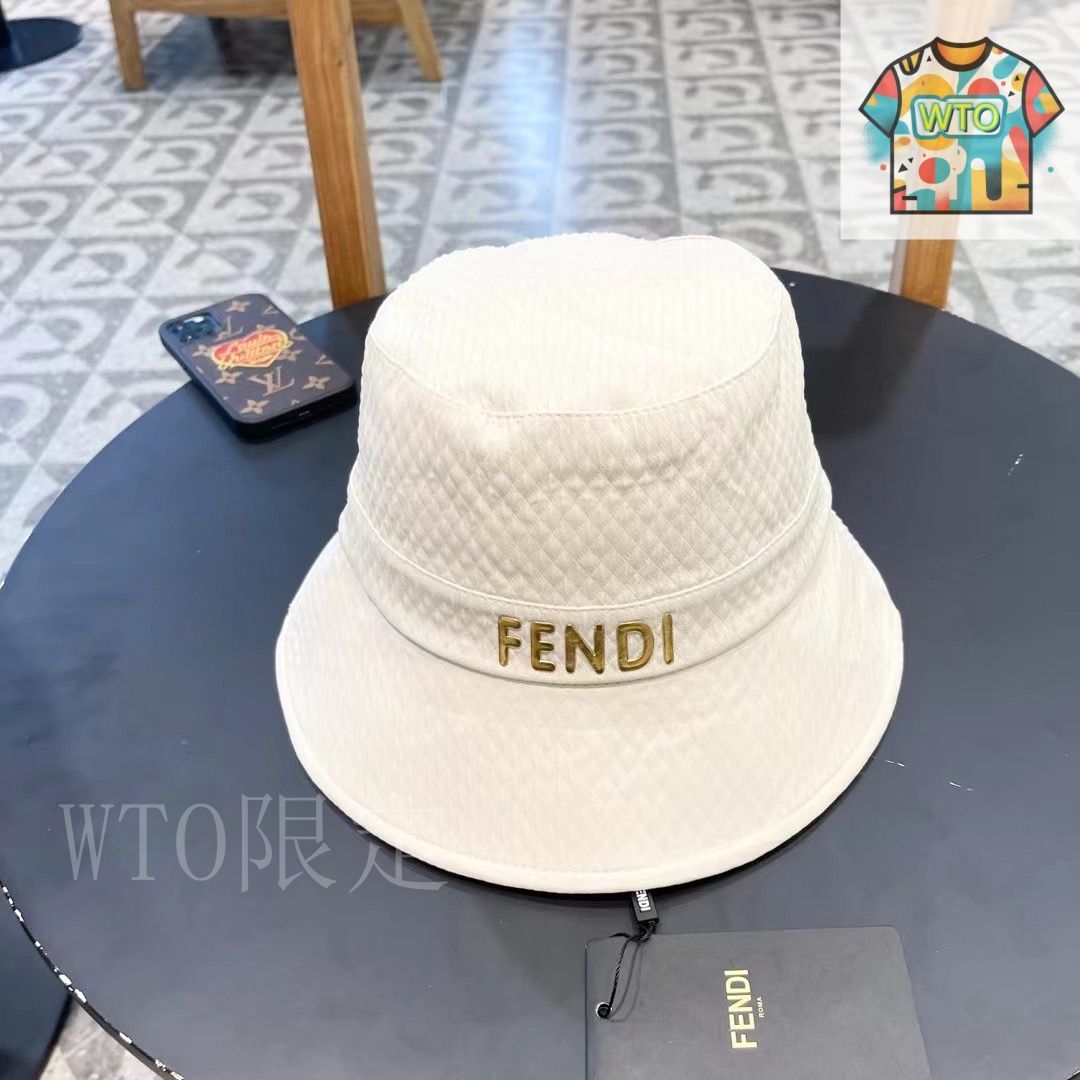 AKです。fendi ストローハット 今日特価】FENDI ストローフィッシャーハット - メルカリ