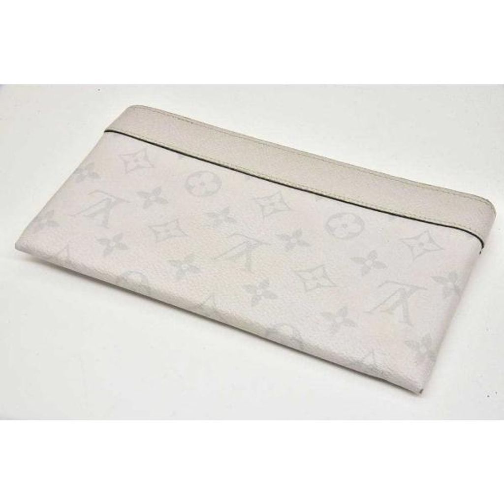 ルイヴィトン ポシェットディスカバリー タイガラマ PM ポーチ M30278