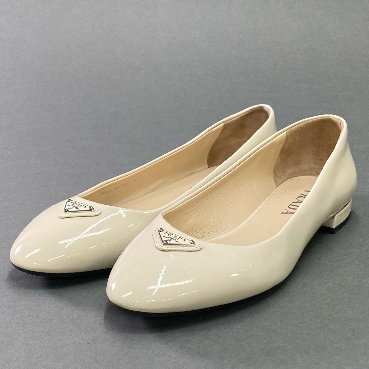 PRADA ベージュ プレーンエナメルパンプス ハイヒール 37