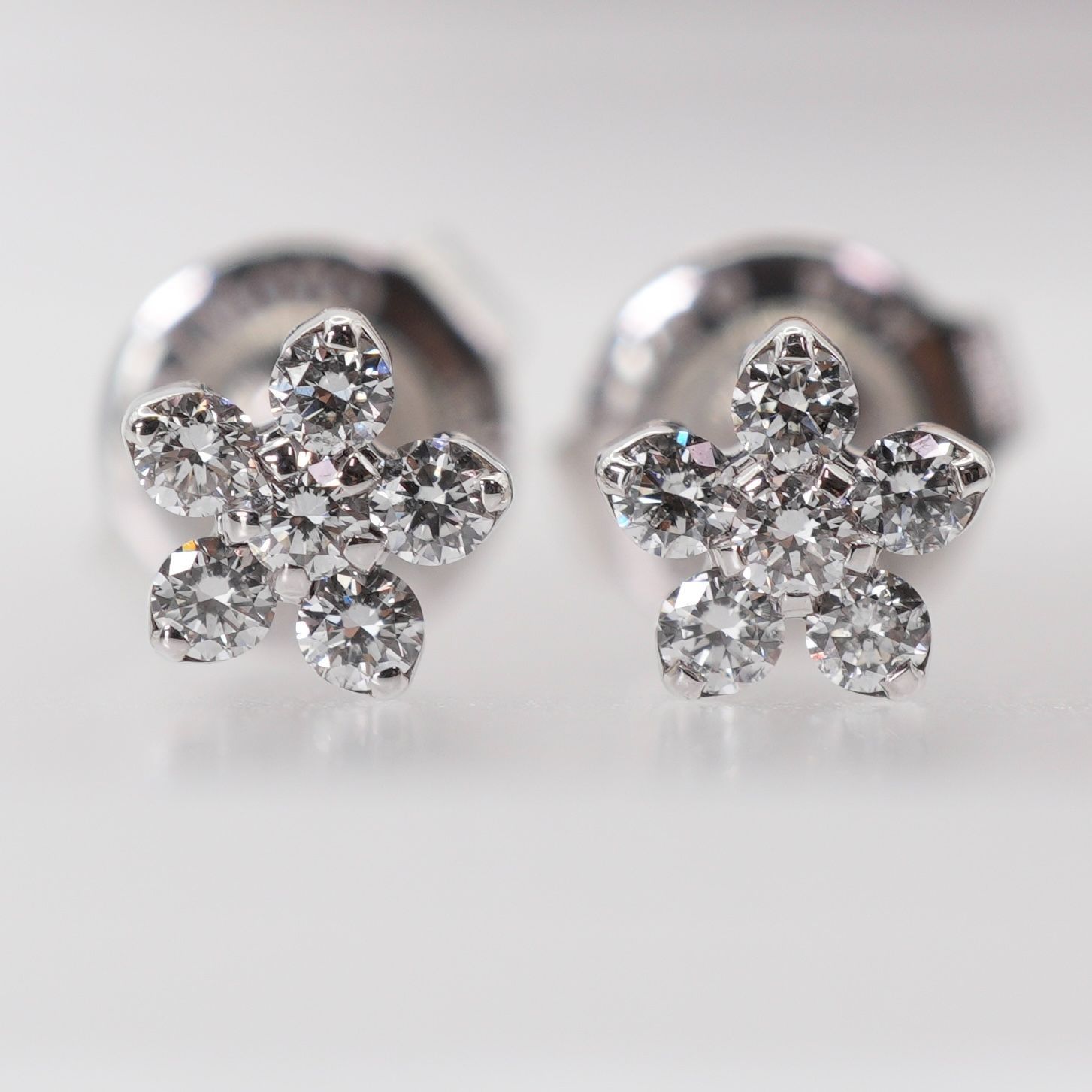 ミキモト　MIKIMOTO  ダイヤモンドピアス　K18WG 美品 ミキモト K18WG ダイヤモンド ピアス 0.14ct/24-4901S