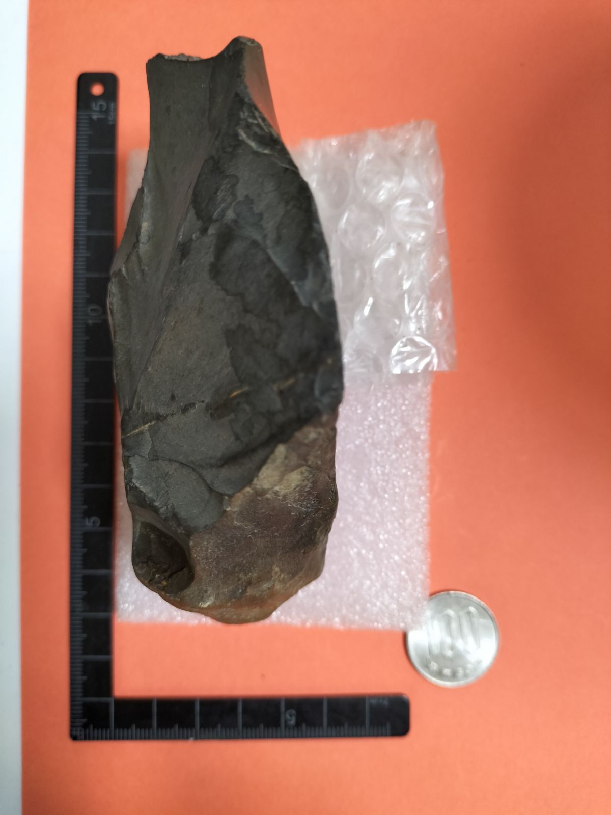 半磨製石器 (出土品) 握斧？旧石器時代 約95㍉×60