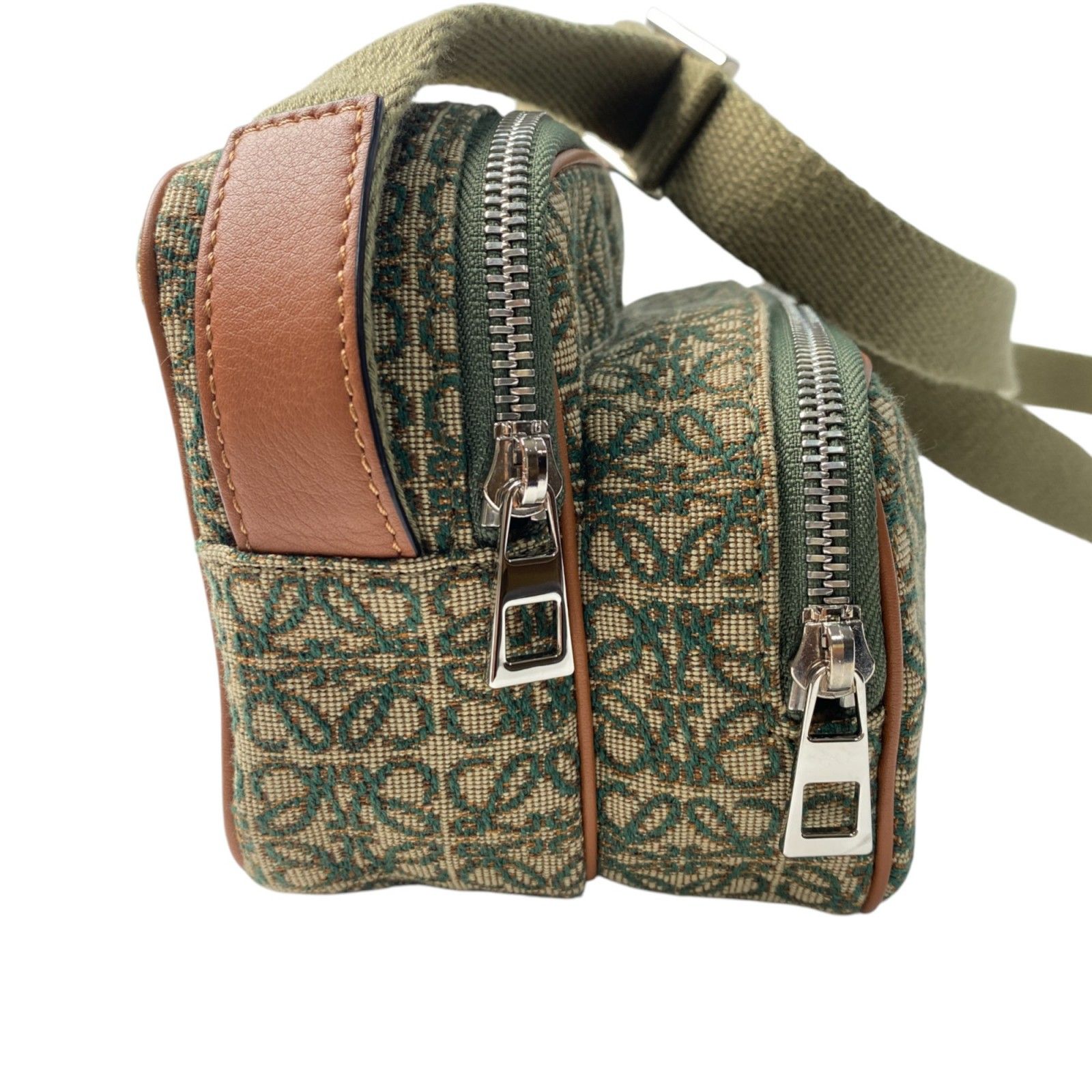 ロエベLOEWE アナグラム カメラバック ミニ グリーン ロエベLOEWE アナグラム カメラバック ミニ グリーン