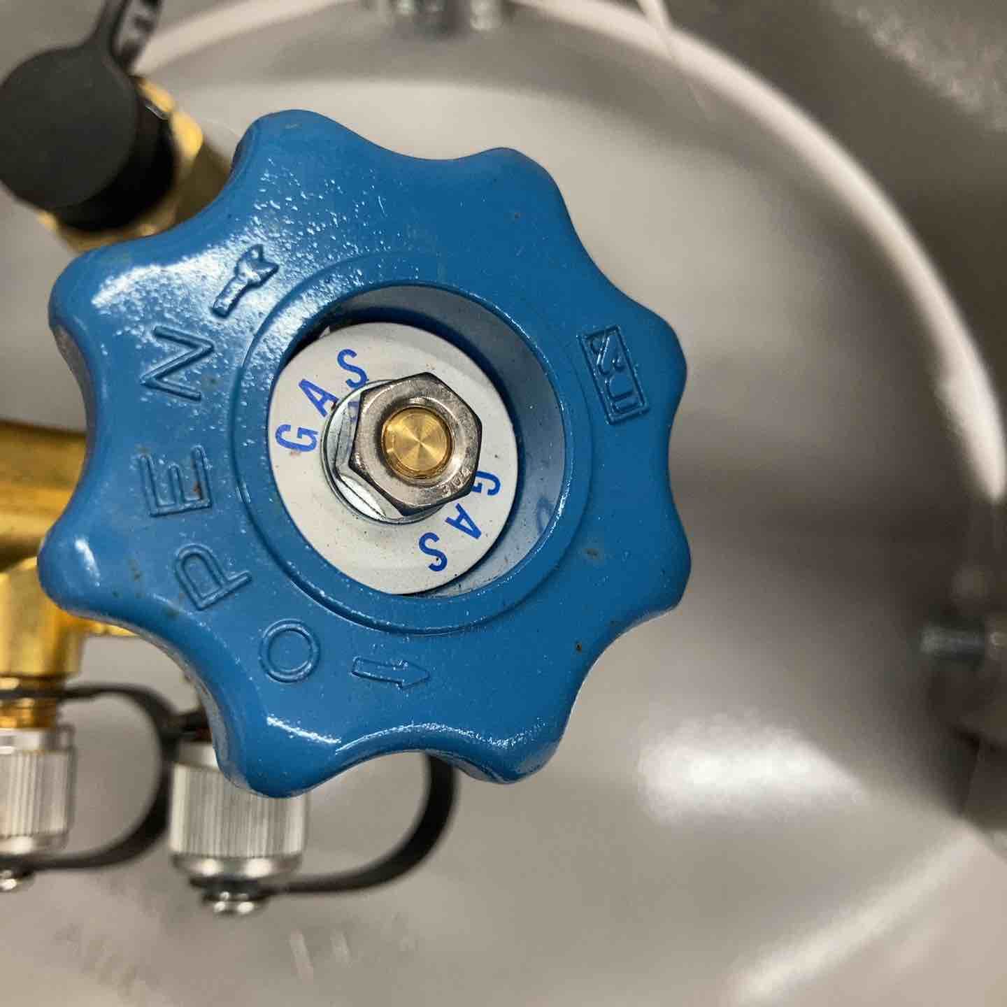 フロン回収再生ボンベ24L（フロートセンサー付き）Asada製 アサダ ASADA フロン回収ボンベ フロートセンサー付き 24L TF057【八潮