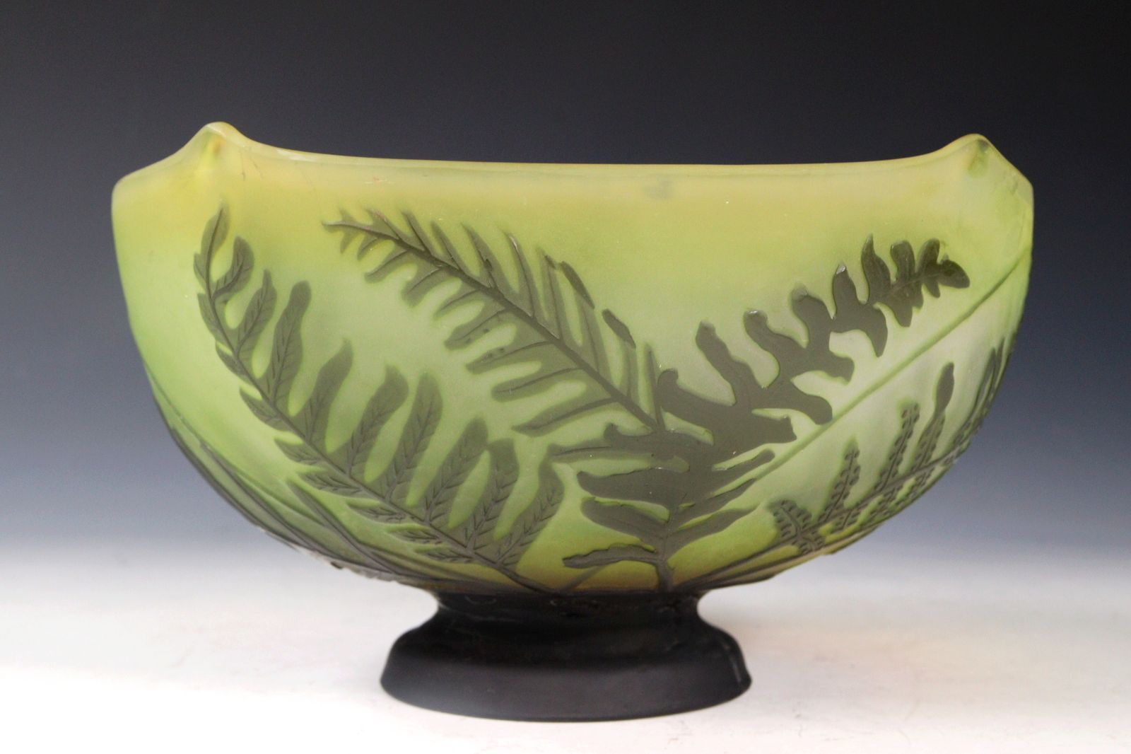 Emil Galle エミール・ガレ 色被せガラス 羊歯文深鉢 20.5cm ウラン