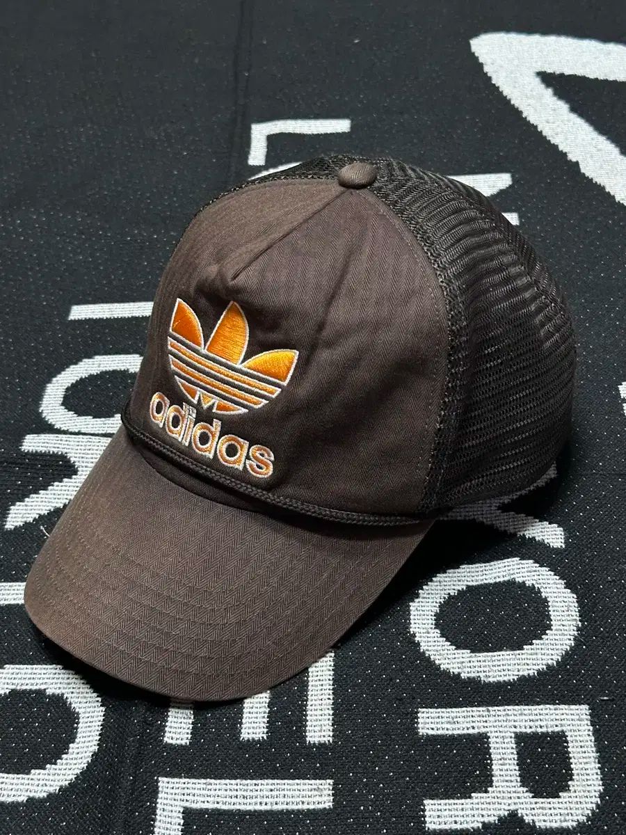 Adidas アディダス ブラウン ビックロゴ メッシュキャップ