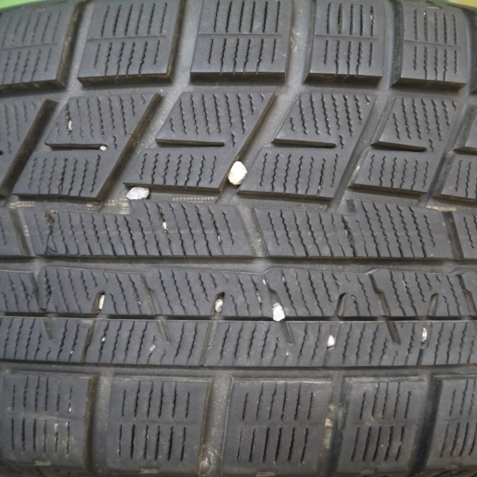 送料無料] バリ溝！22年！キレイ！9.5分☆スタッドレス 215/60R17 