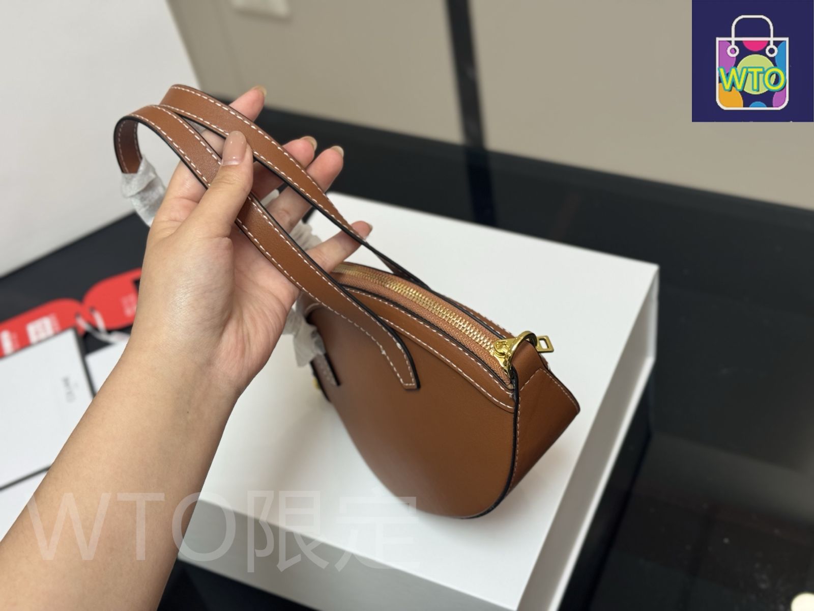 今日特価】Celine セリーヌ ギフトボックス付き ポーチバッグ