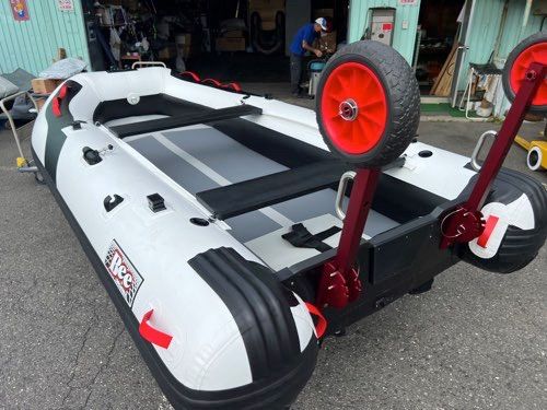 |軽量 BEEサーフドーリー2ライトは４インチのノンパンクタイヤ付