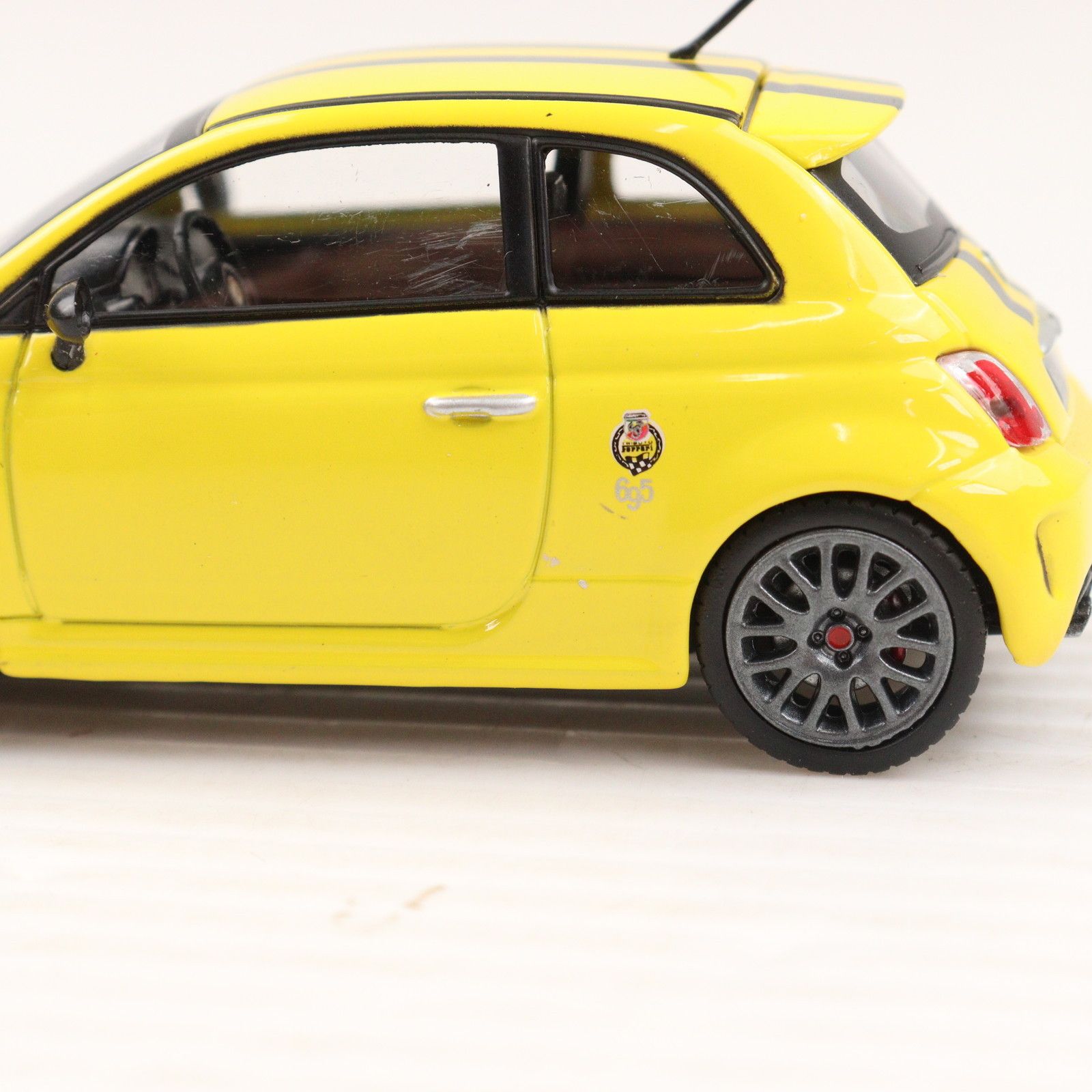 □ Motorama 1/43 ABARTH 695 TRIBUTO Ferrari アバルト695トリブート