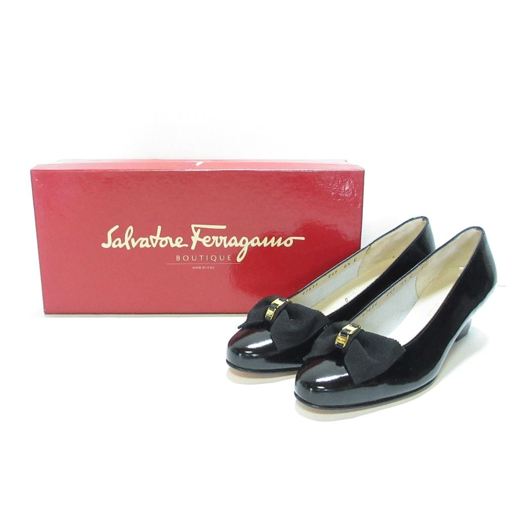 24cm サルヴァトーレフェラガモ ヴァラリボン 黒エナメルパンプス レディース 新品同様 Salvatore Ferragamo サルヴァトーレフェラガモ ヴァラ