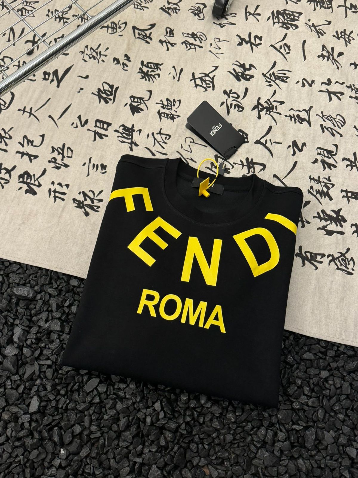 FENDI フェンディ トレーナー ロゴ ブラック 黒 イエロー - メルカリ