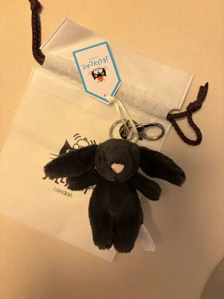 【雷市場（ポンジャン）商品韓国直送】 JELLYCAT(ジェリーキャット) 真っ黒