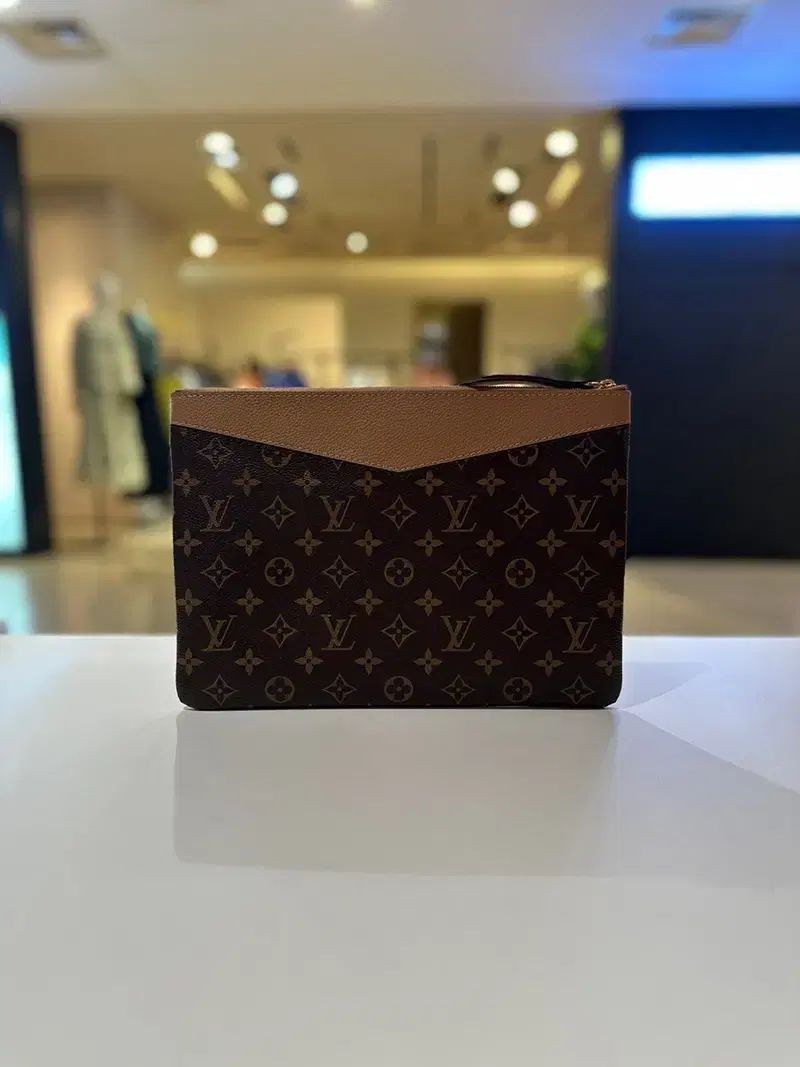 クラッチバッグ