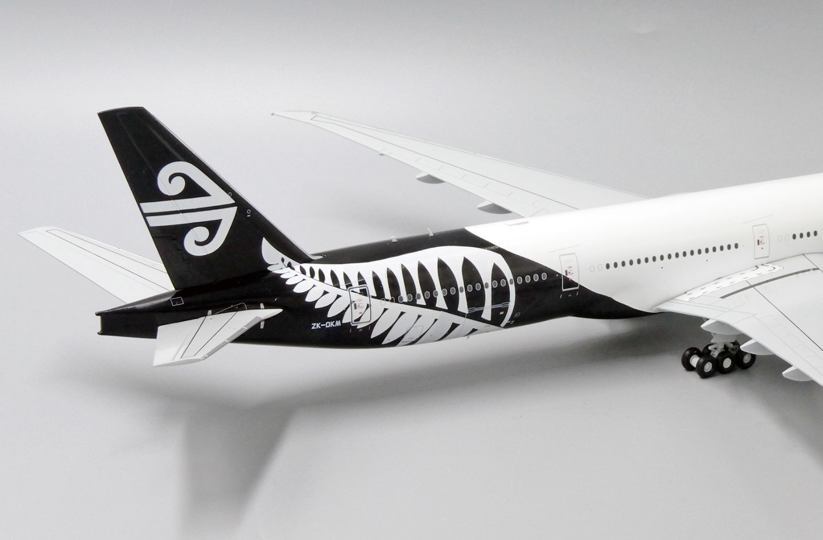 herpa wings 1/200 777-300ER ターキッシュ エアラインズ TC-LJB