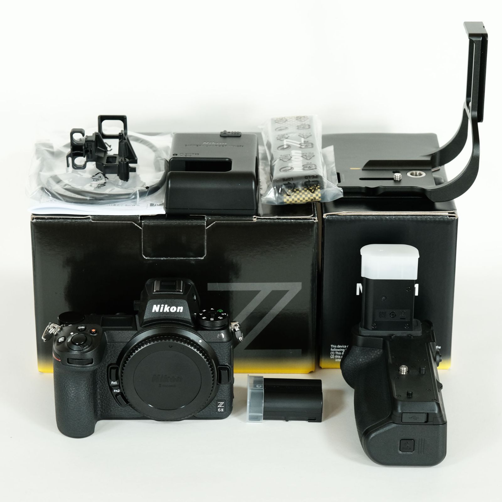 Nikon Z6 ミラーレス一眼カメラ 本体+純正グリップ Nikon Z6 ミラー