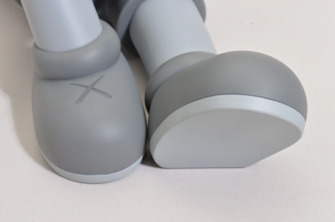 Kaws カウズ Holidy シンガポール フィギュアドール グレー メンズ F-YA1113 TALLINNNEXPO_COM