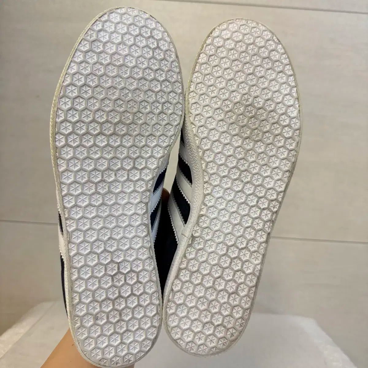 250