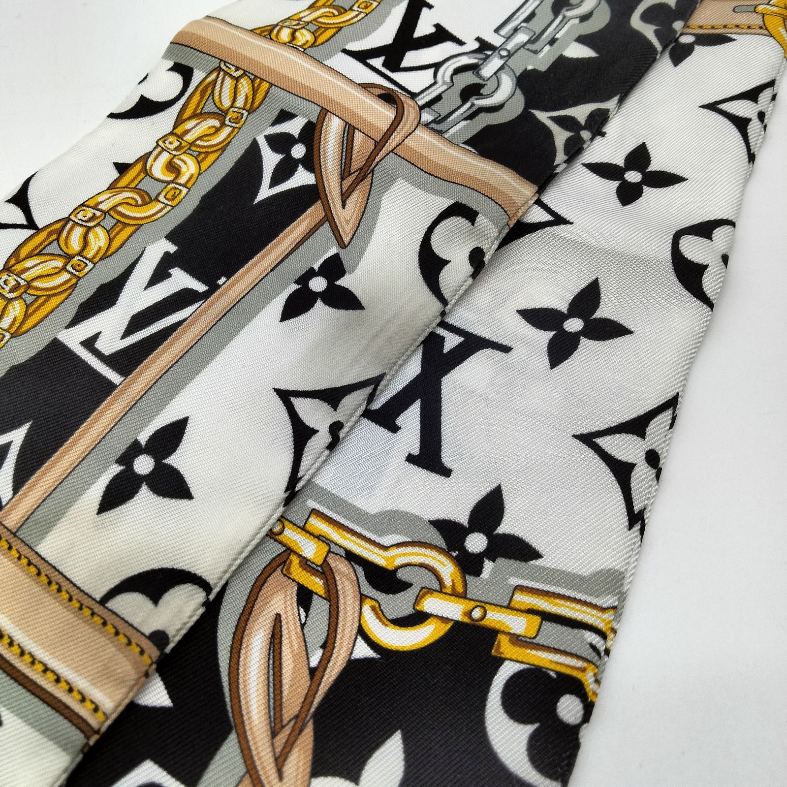 【正規品】ルイ・ヴィトンのバンドー・カメオ モノグラム　スカーフ ルイヴィトンバンドー モノグラム コンフィデンシャル 黒/白