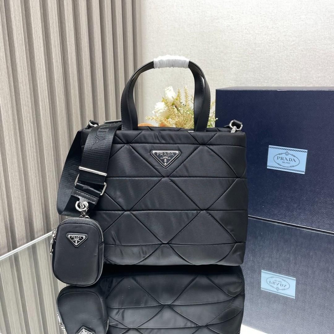 PRADA プラダ パデッド Re-Nylon ショルダーバッグ - メルカリ