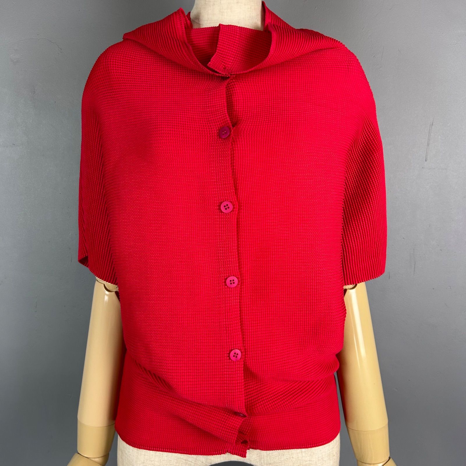 美品未使用イッセイミヤケ プリーツプリーズ ドルマンスリーブ