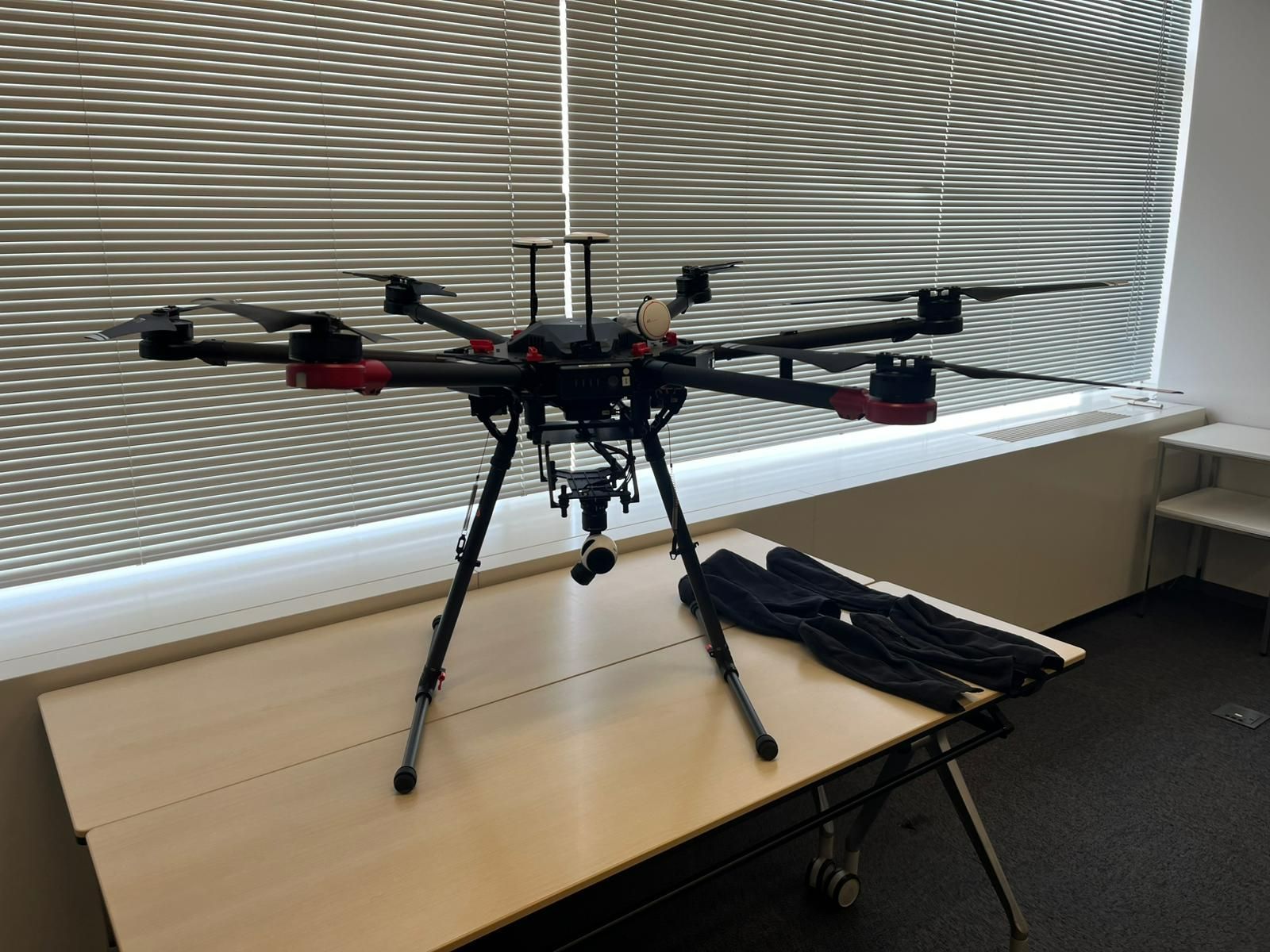 DJI