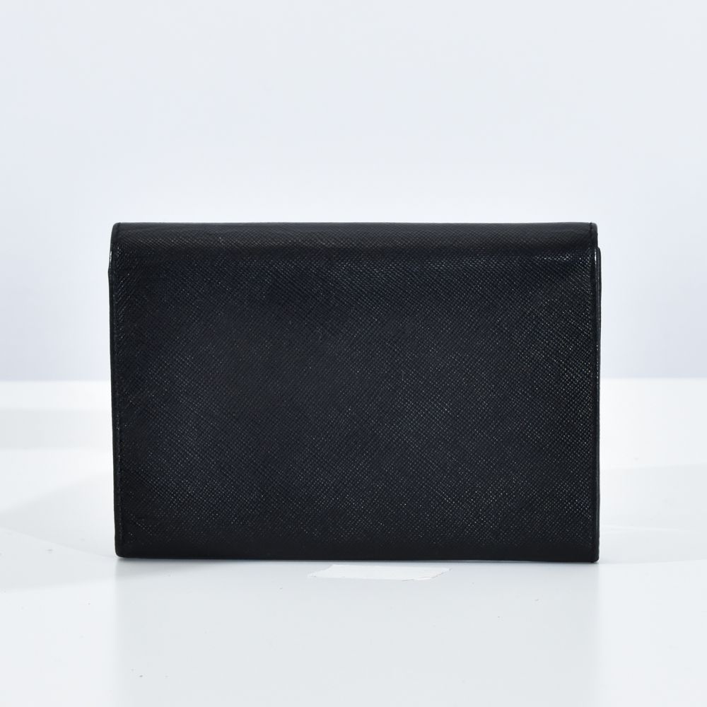 未使用級✨付属完備✨PRADA 三つ折り財布 サフィアーノ 三角ロゴ レザー 黒 中古USED PRADA 財布 3つ折り サフィアーノ ブラック ロゴ 29755